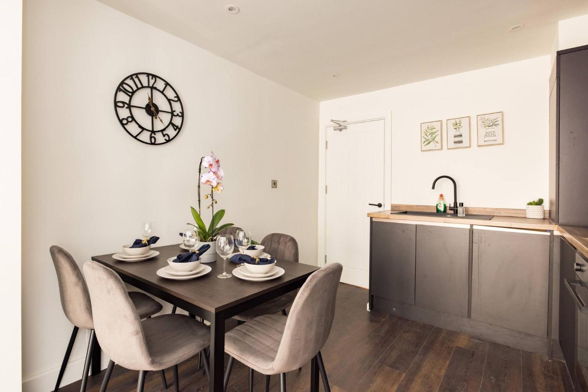 Wild Roses Serviced Apartments - Chelsea Лондон Екстер'єр фото