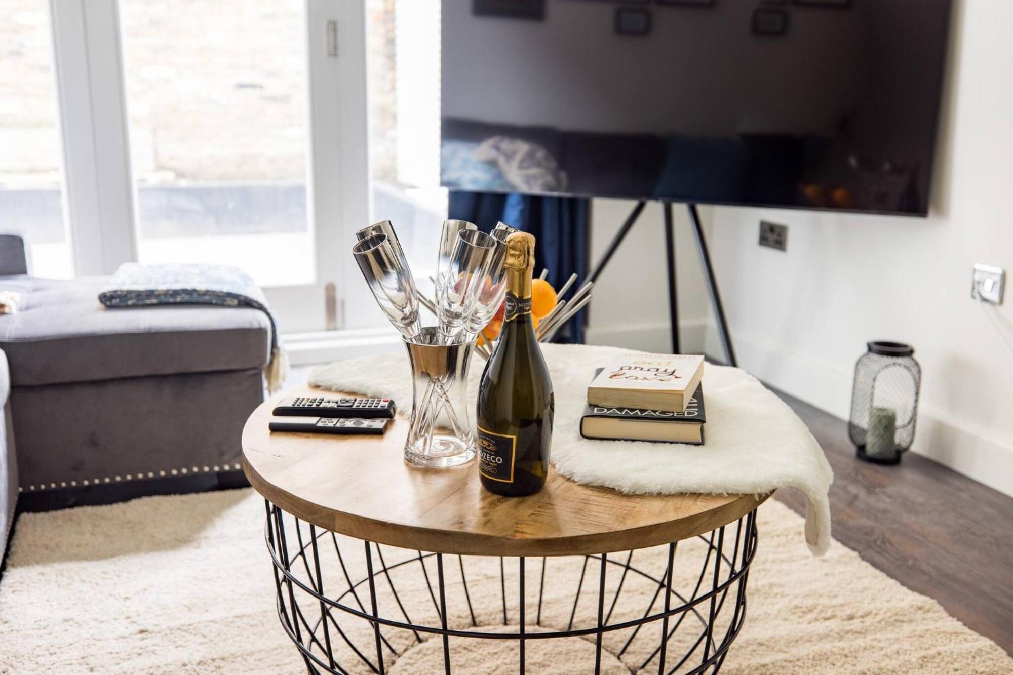Wild Roses Serviced Apartments - Chelsea Лондон Екстер'єр фото