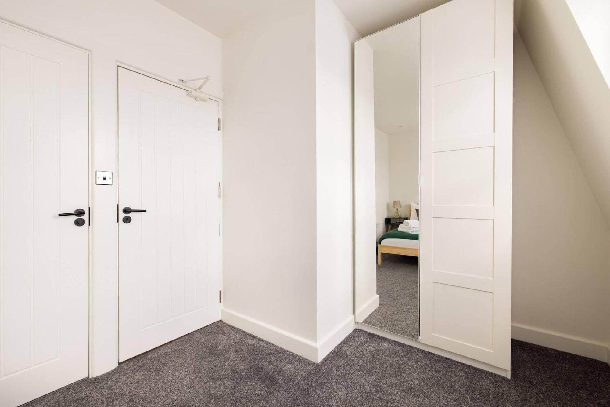 Wild Roses Serviced Apartments - Chelsea Лондон Екстер'єр фото